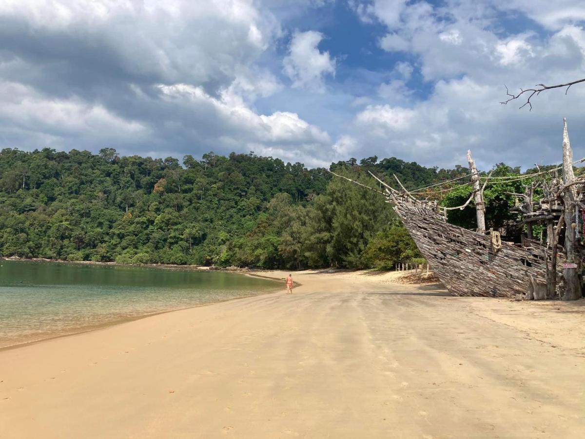 Starlight Beach Resort Koh Phayam Exterior photo