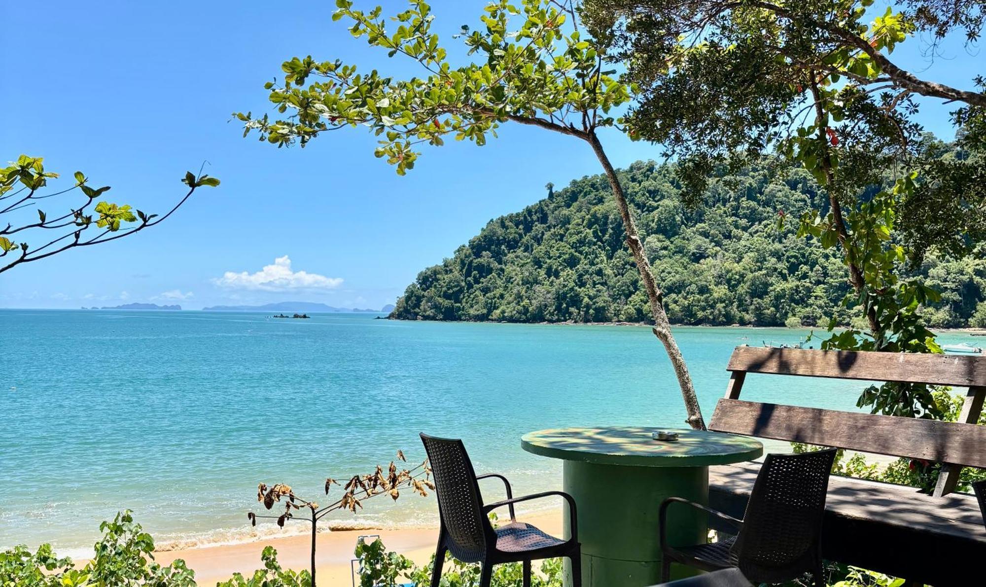 Starlight Beach Resort Koh Phayam Exterior photo