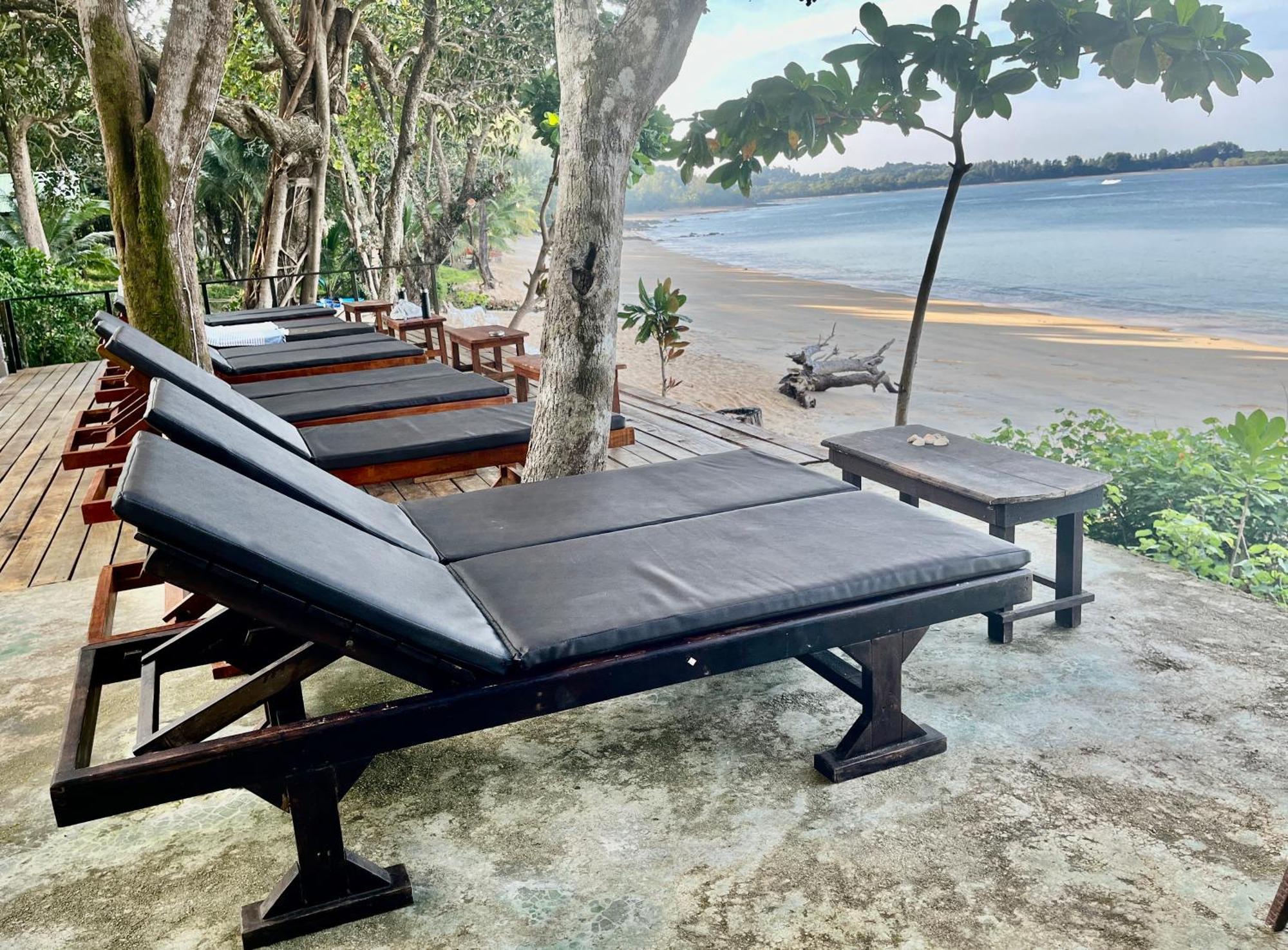 Starlight Beach Resort Koh Phayam Exterior photo